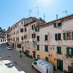 Apartment De Amicis